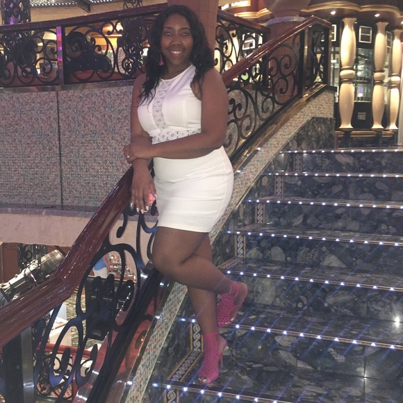 Meet your Posher, Shemeka - Picture 2 of 8
